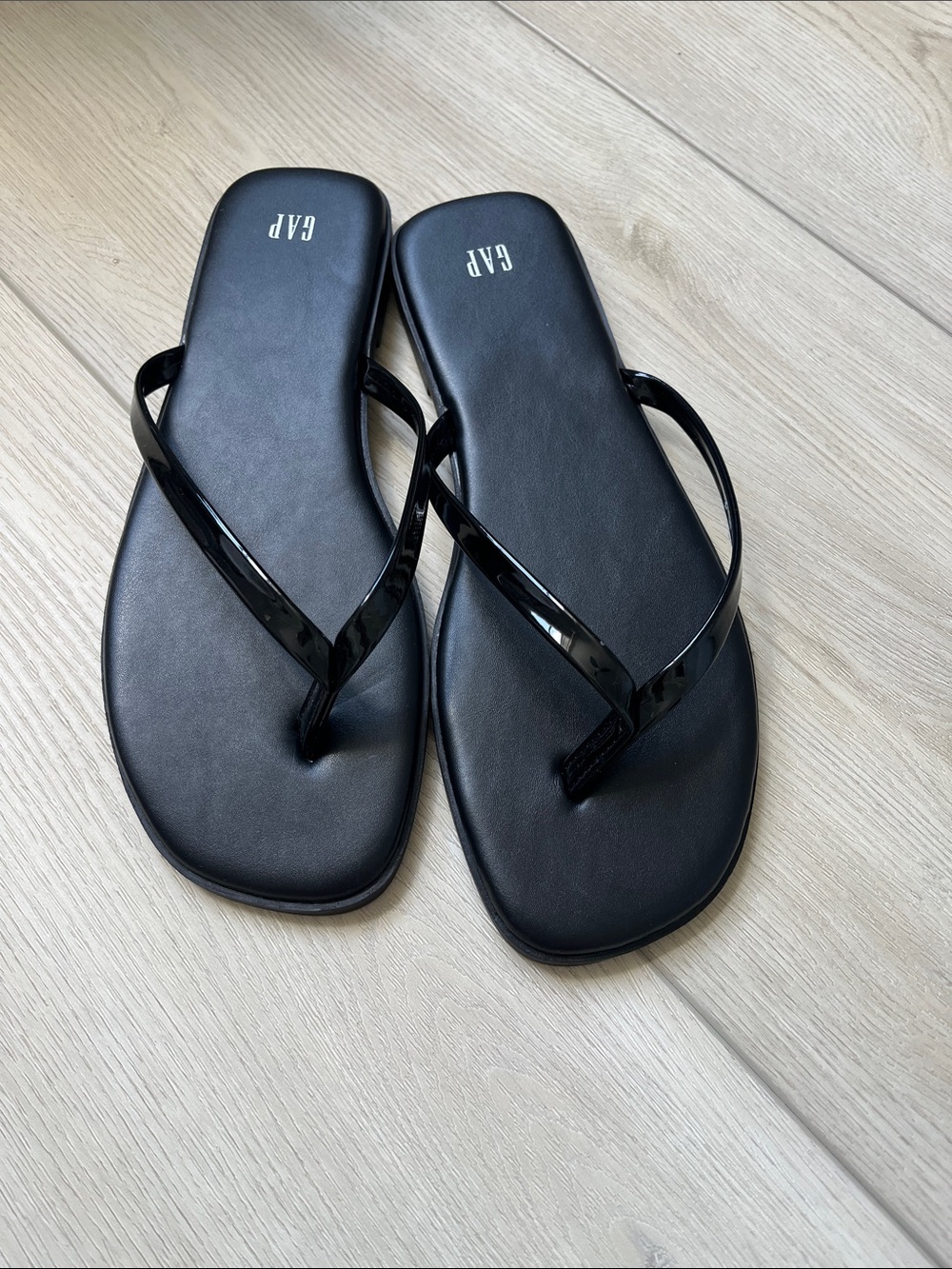 GAP Black Patent Flip Flops